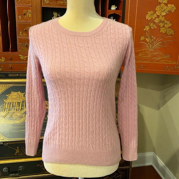 Scoop neck cashmere sweater.  Pretty in pink. - Picture 2 of 7